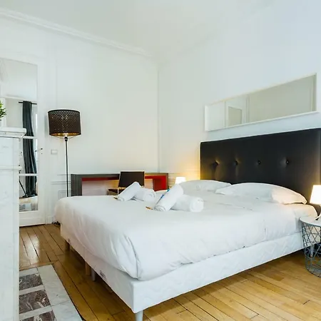 Cmg Tour Eiffel/champs De Mars__laos 1g
